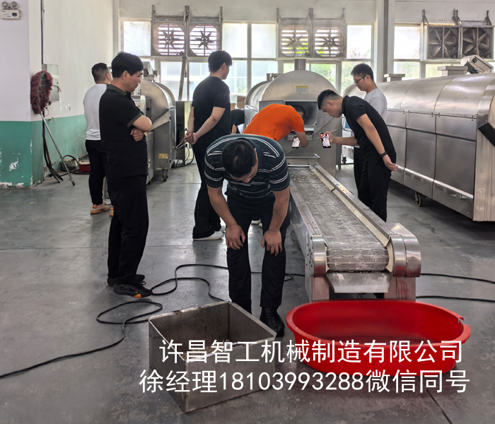 客戶試機(jī)電磁炒貨機(jī)加工阿膠珠的方法